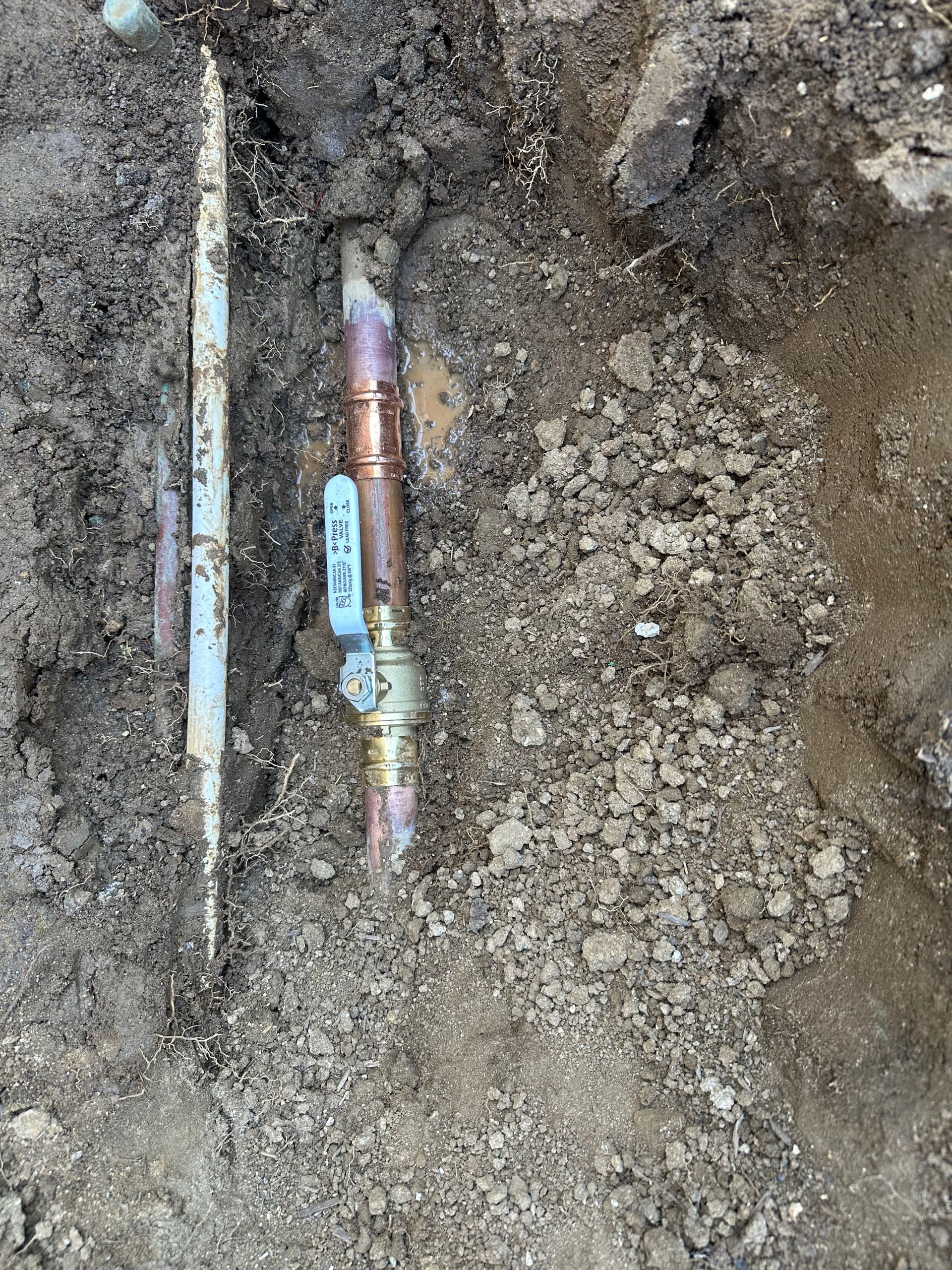 Gallery photos for Old Worn-Out Valve Replaced With a New Ball Valve and Yard Box: Image #1