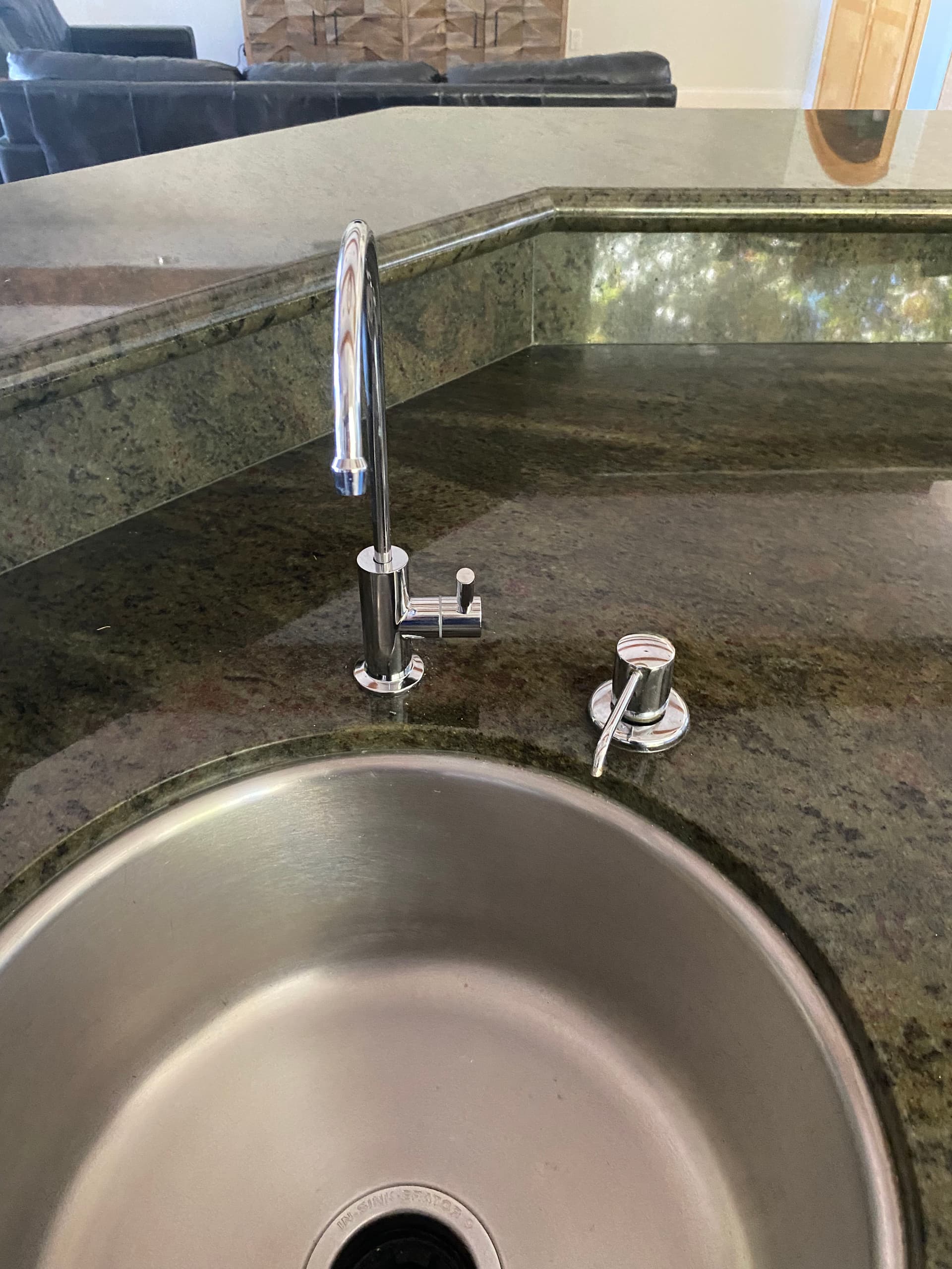 Gallery photos for Clean Filtered Water Straight From Your Kitchen Faucet: Image #1