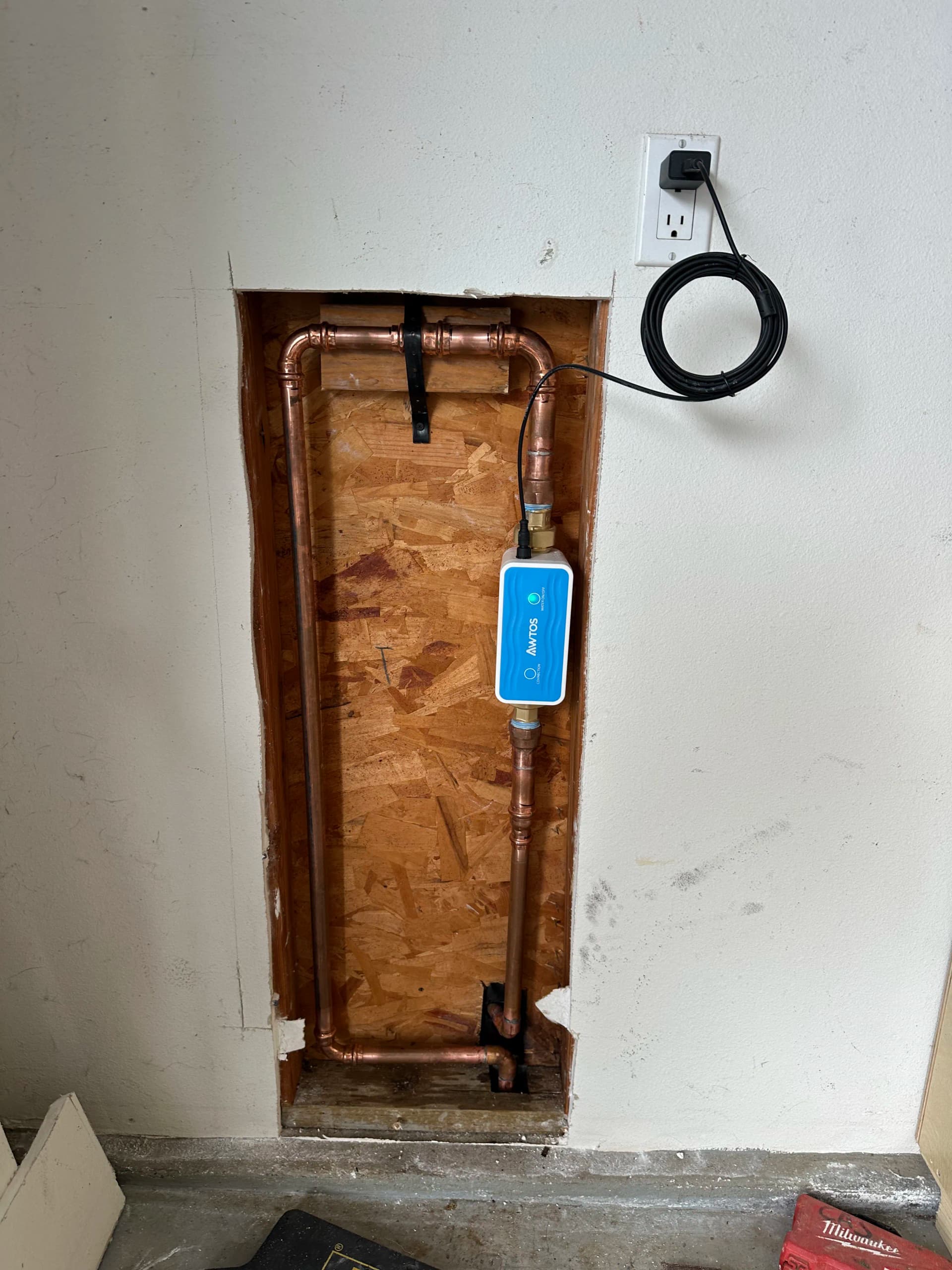 Automatic Water Shutoff Valve Installed in a Recessed Wall Alcove image